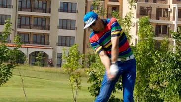 Nu-ti va veni sa crezi cand ai sa vezi acest filmulet! Uite ce face bossul de la “Rosia Montana” in curtea casei lui!