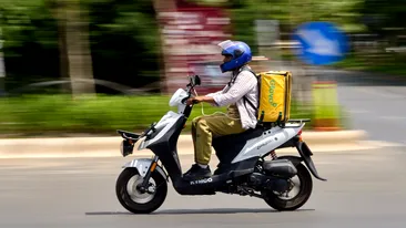 Un alt livrator nepalez a fost agresat în Bucureşti! Ce încerca să îi facă un tânăr de 20 de ani. Trecătorii au intervenit imediat!