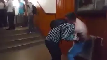 Scene de groază la un liceu din Capitală! 11 copii au fost bătuți și tăiați, doi au ajuns în stare gravă la spital