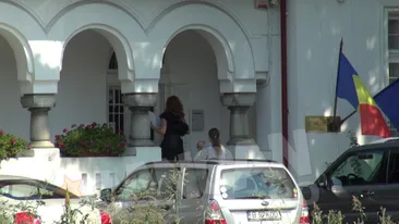 Ioana Basescu nu-si scapa deloc baietelul din ochi! Il ia cu ea chiar si in timpul orelor de program!