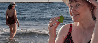 La 68 de ani, Natalia Guberna arată impecabil în costum de baie! Cu ce cremă ieftină, celebră în comunism, scapă de riduri: „Costă vreo 20-30 de lei”