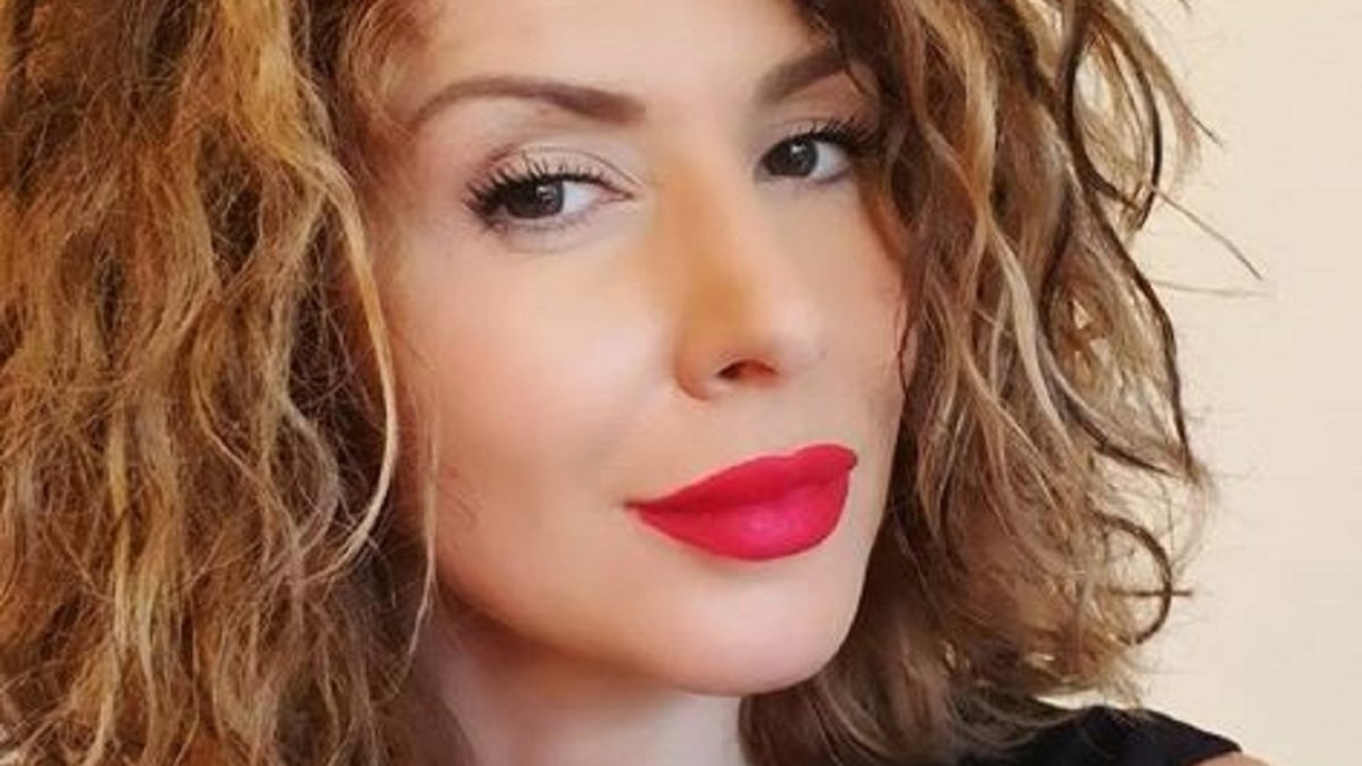 De necrezut! Câte clase are Carmen Brumă, de fapt. Din ce își câștigă banii acum iubita lui Mircea Badea