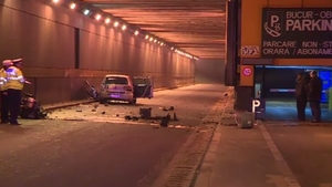 Accident grav în Capitală! Un tânăr a ajuns la spital, după ce s-a izbit cu maşina în Pasajul Obor