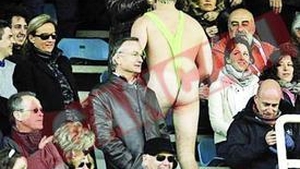In costum de baie la rugby