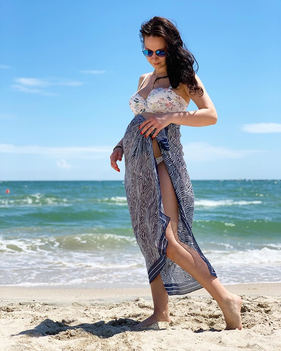 Andreea Moldovan, cu burtica de gravidă la soare. Uite cum arată casnica de la MasterChef în costum de baie