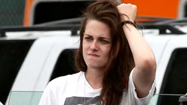 L-a inselat, l-a umilit, iar acum ii da lovitura de gratie... vezi ce-i face mai nou Kristen Stewart lui Robert Pattinson!