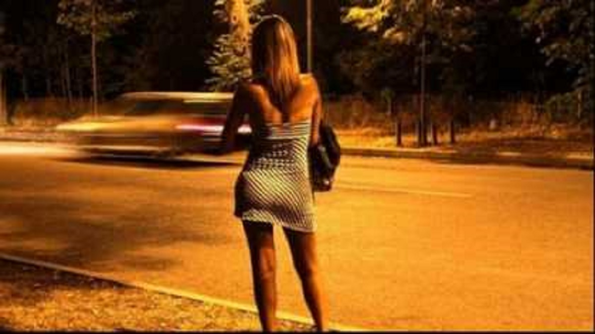 Prostituatele au locuit, un timp, chiar cu proxeneții lor și împărțeau banii făcuți peste noapte