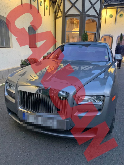 Laurențiu Reghecampf și Corina Caciuc o ard cum numai la David și Victoria Beckam mai vezi! Au cu Rolls-ul de 250.000 €!