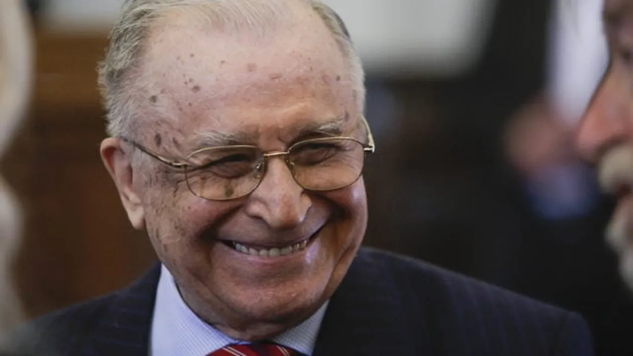 Ion Iliescu a fost externat! Fostul președinte va continua tratamentul la domiciliu