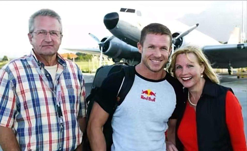 Imagine rară cu Mihaela Rădulescu și părinții lui Felix Baumgartner. Nimic nu prevestea războiul