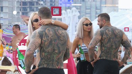 Bianca și Bodi au recuperat pe plajă timpul pierdut în carantină. Cum s-au distrat alături de familia lui Adrian Minune