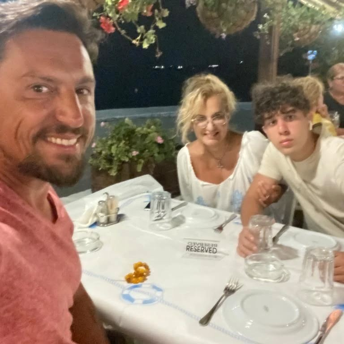 Daniel Pavel, alături de fosta parteneră și de fiul lor/ Sursa foto: Instagram