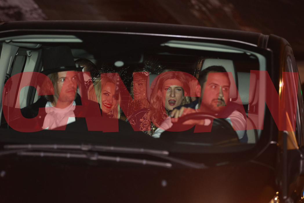 Parada ținutelor inedite! Invitații lui Musk ”fierb”! Începe mega-party-ul la Castelul Bran