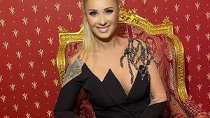 Ce imagine! Bărbații au înnebunit! Anamaria Prodan s-a fotografiat întinsă pe pat și...