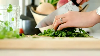 Nutriționist: „Cele 20 de alimente pe care le poți mânca pe săturate fără să depui niciun gram de grăsime”