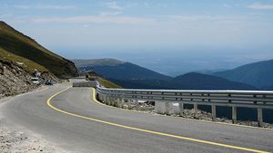 Turiştii au luat ţeapă! Transalpina se închide! 