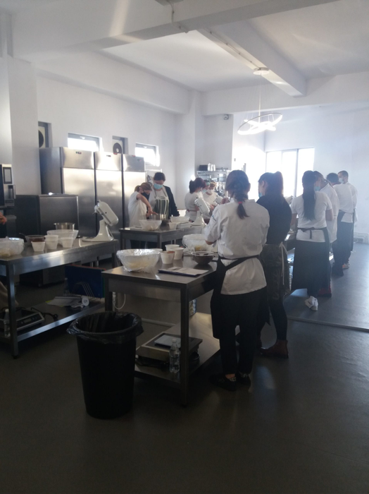 În așteptarea sărbătorilor, multe cursante vor să devină profesioniste în bucătărie