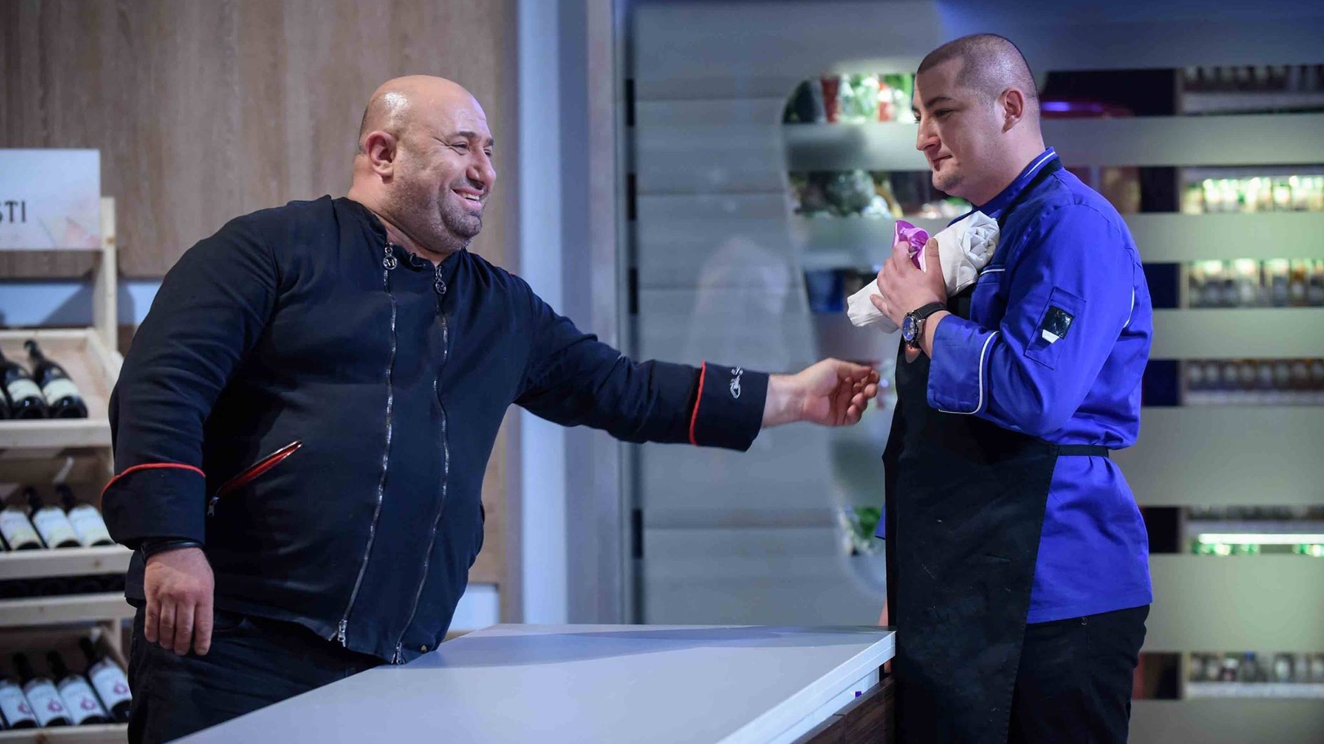 Chef Cătălin Scărlătescu, apariţie de senzaţie la mare după ce a slăbit 30 de kg
