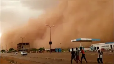 VIDEO | Imagini incredibile din capitala statului Niger! O furtună de nisip a lovit orașul. „E pedeapsa lui Dumenzeu”