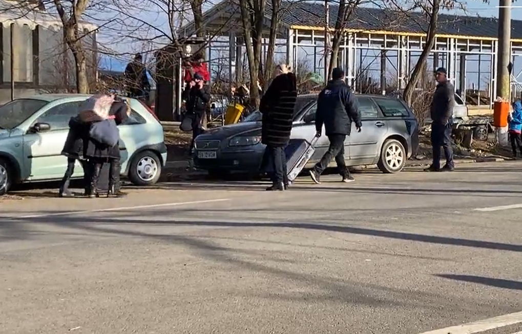 Gestul emoționant făcut de români pentru refugiații ucrainieni care trec vama Siret