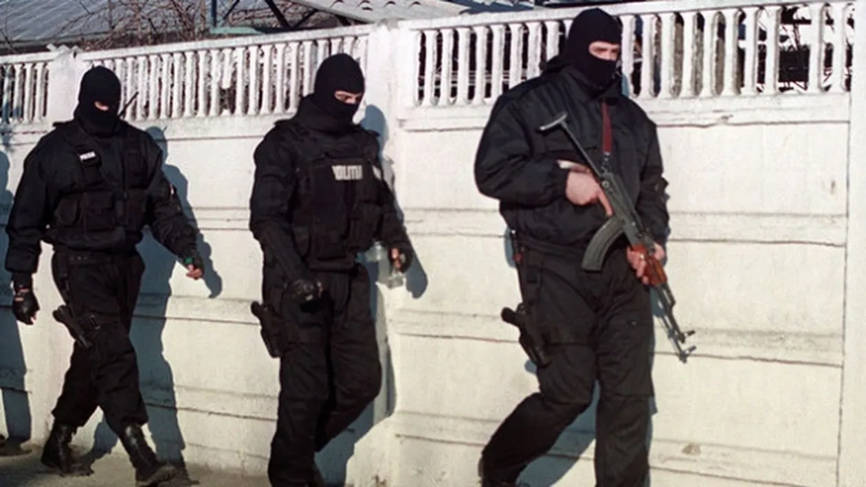 Percheziţii în Prahova, la suspecţi de furt de produse petroliere