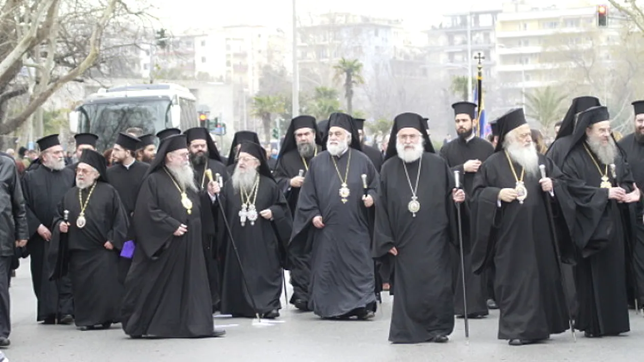 VIDEO / Demonstraţie a naţionaliştilor greci la Salonic! Până şi preoţii au ieşit în stradă în număr mare