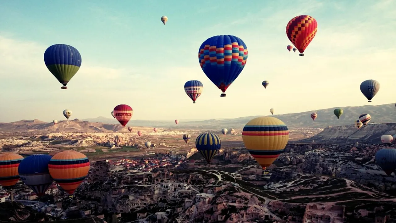 Tragedie în faimoasa Cappadocia! Două baloane cu aer cald s-au prăbușit. O persoană a murit, iar 31 au fost rănite