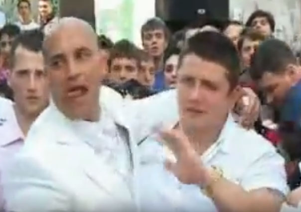 Nebunu și Bibiloi au început ca prieteni, dar acum se află în conflict