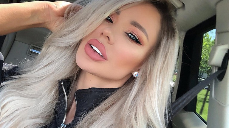 Cum a apărut Bianca Drăgușanu îmbrăcată într-un mall din Capitală. Bucureștenii și-au dat coate când au văzut-o. S-au uitat toți într-un singur loc ?