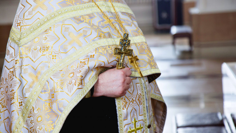 Ce salariu câștigă un preot acum, în 2022, în România. Câți lei primesc protopopii, episcopii și Patriarhul Daniel
