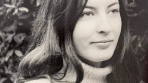O recunoști? Acum este una dintre cele mai celebre cântărețe din Romania