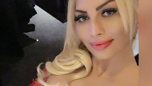 Cristina a dat petrecere mare pentru a sărbători divorţul de Nicolae Guţă! Nu s-a uitat la bani şi a cumpărat zeci de cadouri pentru familia ei