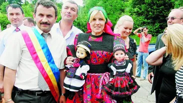 S-a imbracat ca o papusa de Oas