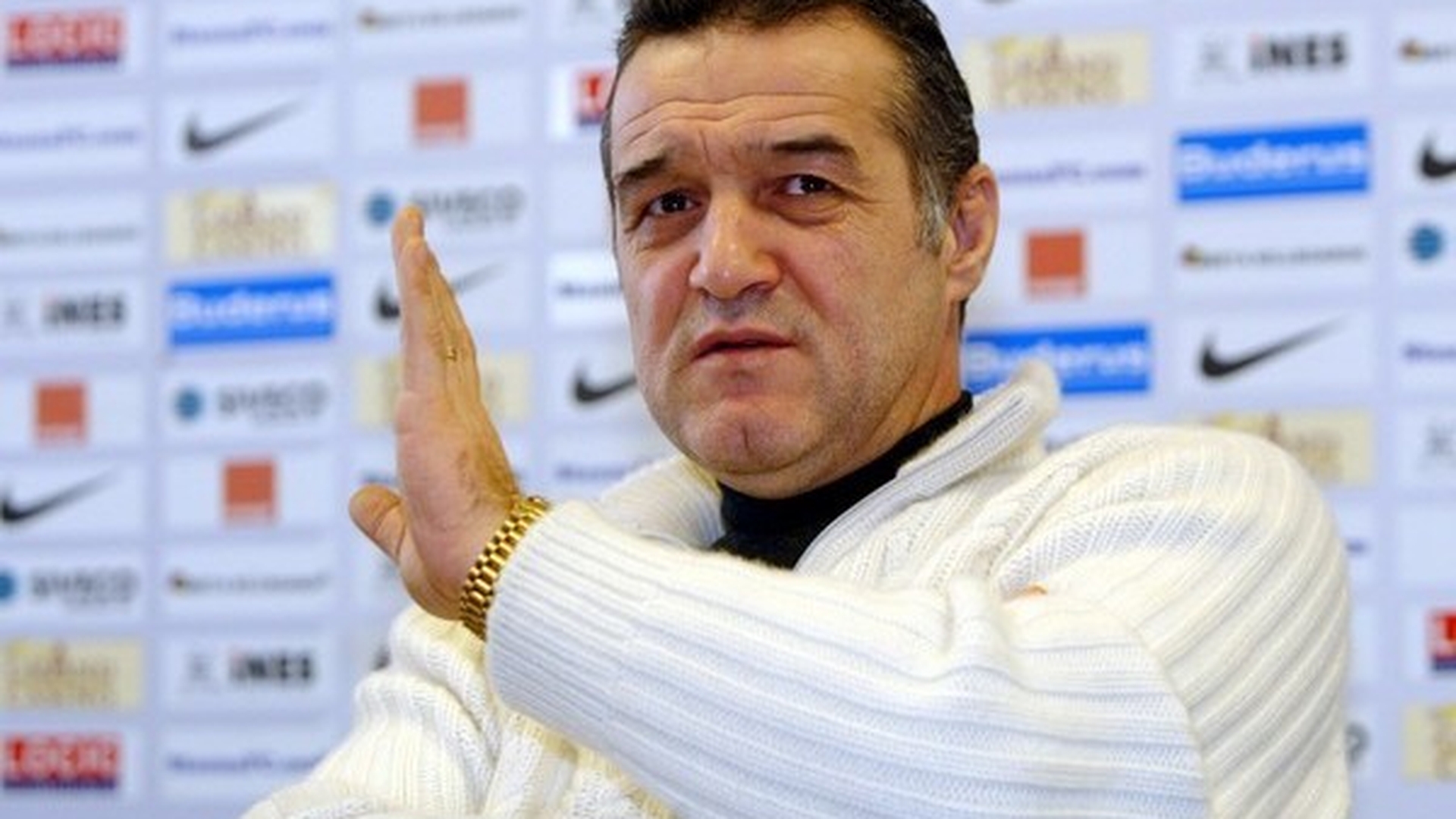 Era sa-si dea viata pentru Gigi Becali! Vezi carui “monden” i s-a pus cutitul la gat cand a cerut eliberarea milionarului