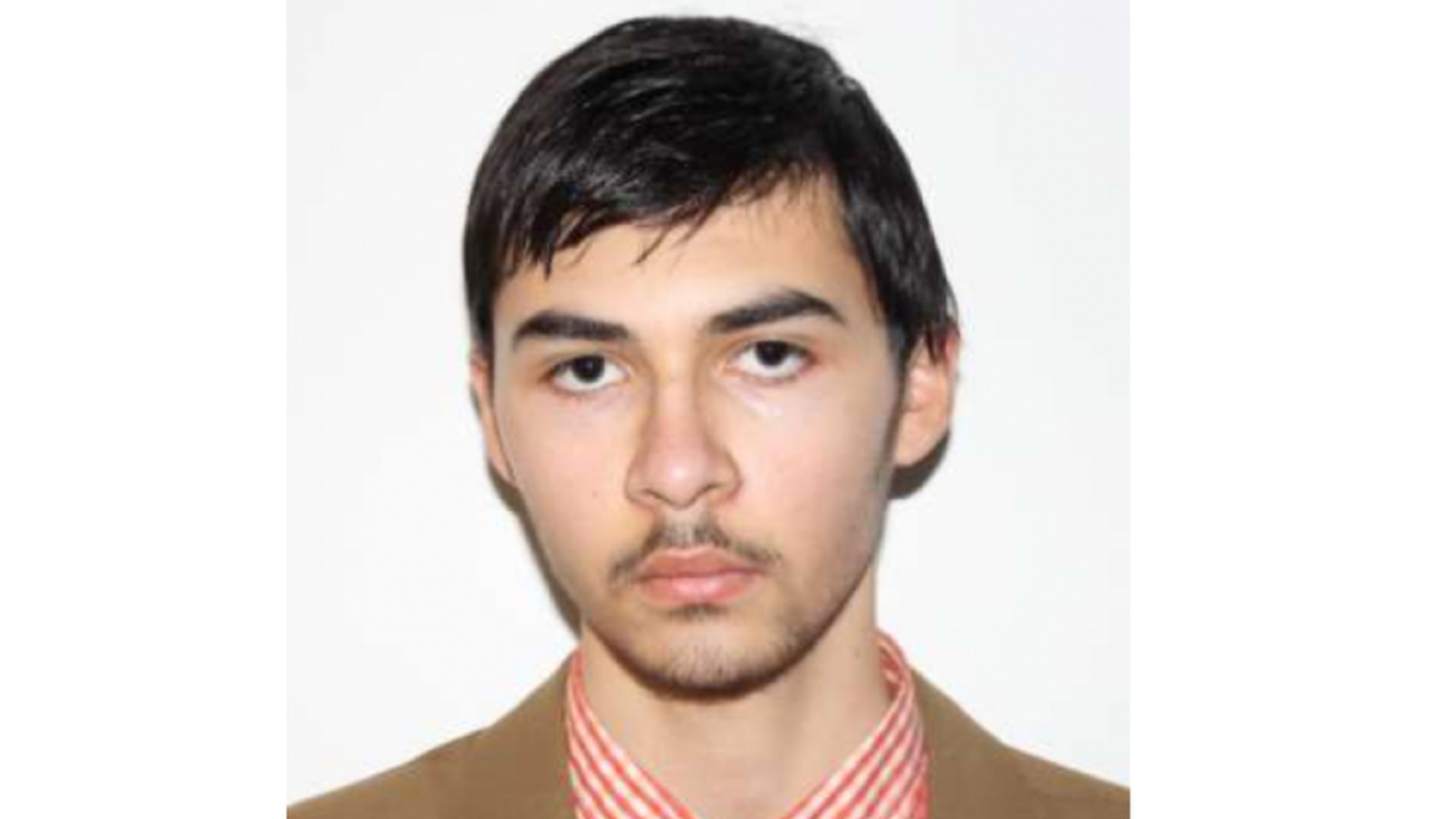 L-ați văzut? Un tânăr de 18 ani din Roman a fost dat dispărut. Autoritățile au demarat căutările