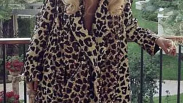 Uite ce pretentii are diva pentru concertul de la Bucuresti - Lady Gaga a cerut maseur pentru cainele ei, flori fara miros si internet in cabina!