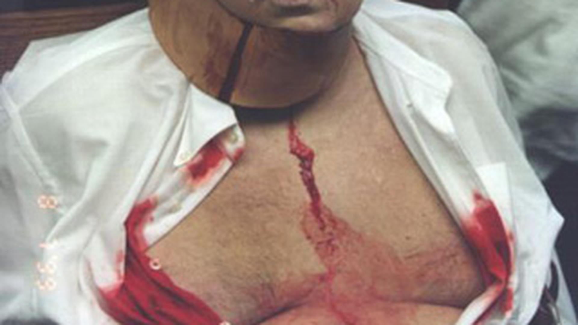 Arabii dau exemple macabre: criminali decapitati si crucificati!