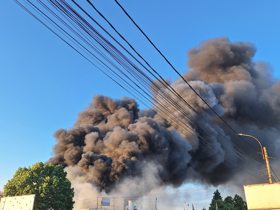 Incendiu la un depozit de anvelope din Bragadiru! A fost trimis mesaj RO-Alert