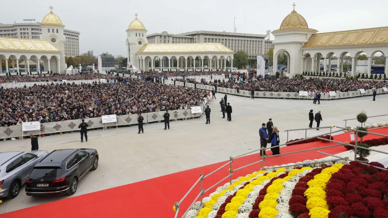 Tensiuni la Catedrala Mântuirii Neamului! Motivul pentru care pelerinii sunt nemulțumiți