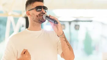 Ce tarif are iubitul Ramonei Olaru. Suma pe care o cere Steve Ant pentru 45 de minute de cântat