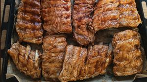 Cum prepari acasă coaste mai fragede ca la restaurant. Ce trebuie să faci înainte de a le băga la cuptor