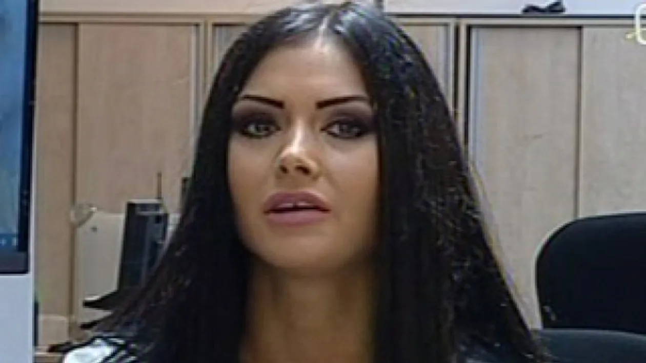 Raluca Dumitru vrea şi ea un copil dar nu-i vine prinţul într-o maşină albă