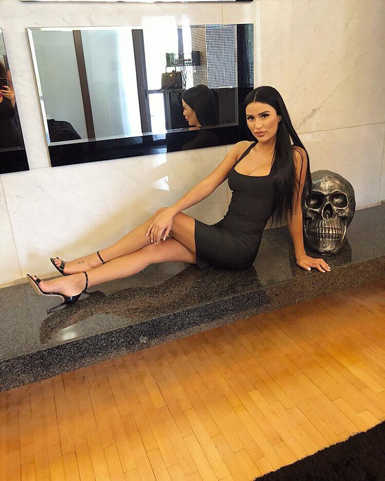 Imagini necenzurate! Daniela Crudu, fotografiată dezbrăcată într-un hotel din stațiunea Saturn