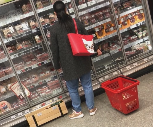 Gabriela Cristea a ”valsat” printre rafturi, bucurându-se la maximum de partida de shopping