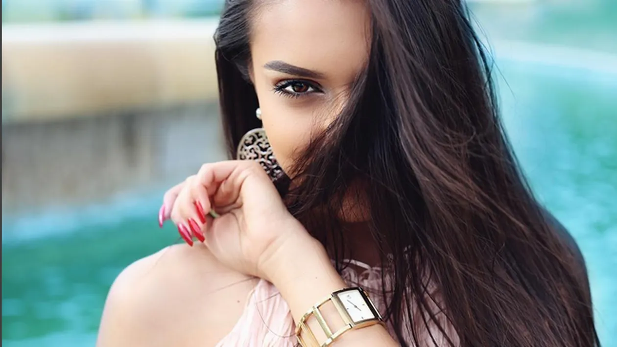 Carmen Minune, la proba costumului de baie! A scăpat de Bac şi a trecut la dezbrăcat