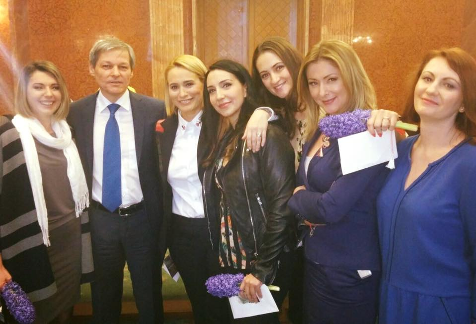 Imagini rare cu Andreea Esca înainte să devină celebră, făcute publice astăzi. Incredibil cum arăta actuala prezentatoare a Știrilor Pro TV