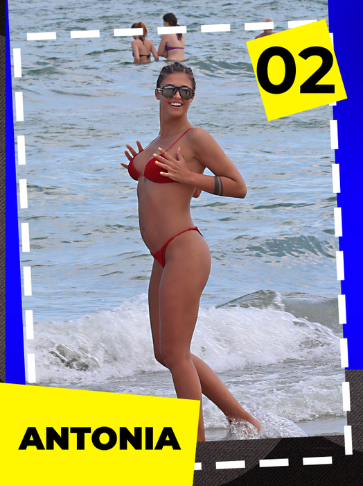 TOP 40 vedete surprinse în cele mai indecente poziţii! Antonia, Roxana Ionescu sau Delia şi-au mângâiat nurii şi… au făcut show total pe litoral!