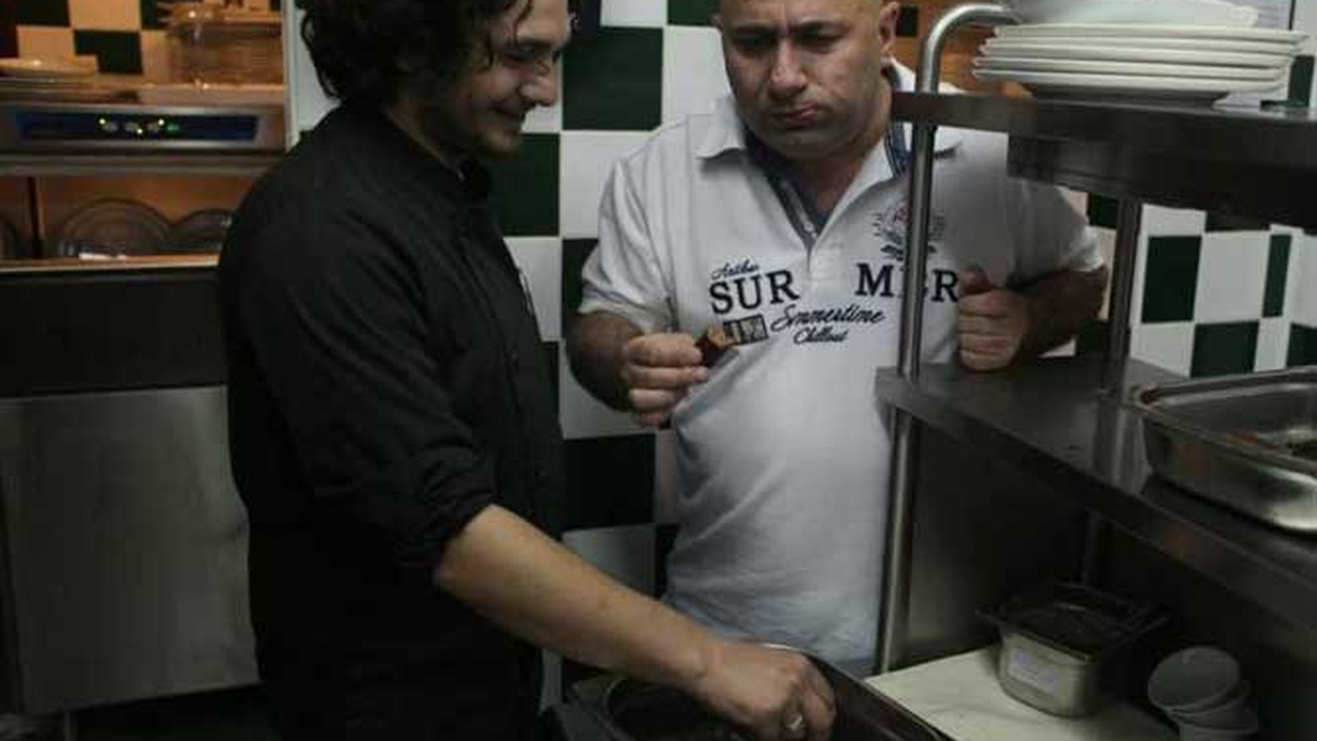 Ce n-ai stiut cand salivai la mancarurile gatite la MasterChef! O masa pregatita de un chef costa cat un mini-sejur in Bulgaria! Vezi preturile high-class!