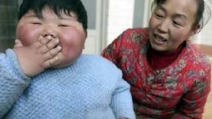 FOTO INCREDIBIL! Are 2 ani si cantareste 41.5 kg!