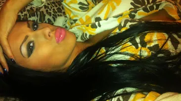 Are doi copii, dar arata fabulos! Cui crezi ca apartine fundul asta perfect rotund care a facut senzatie in munti?